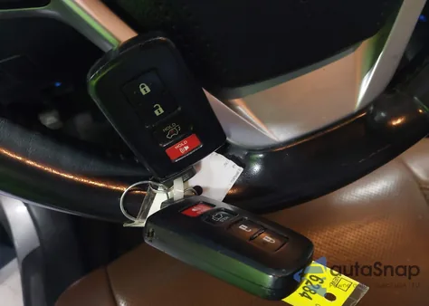 2019 Toyota Highlander Limited z USA, uszkodzony, nr VIN 5TDDZRFH4KS987453